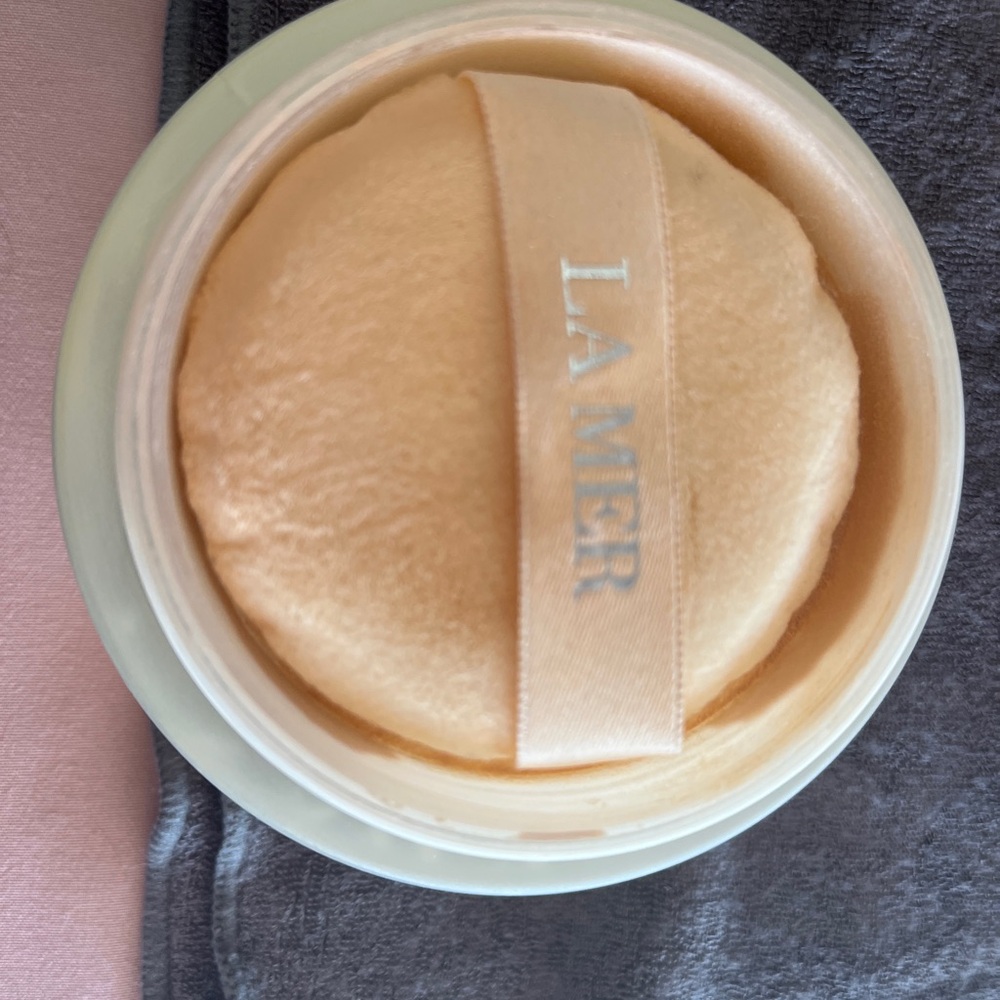 Original Formula La Mer - The Powder - Loose Setting Powder in Translucent - Picture 7 of 7